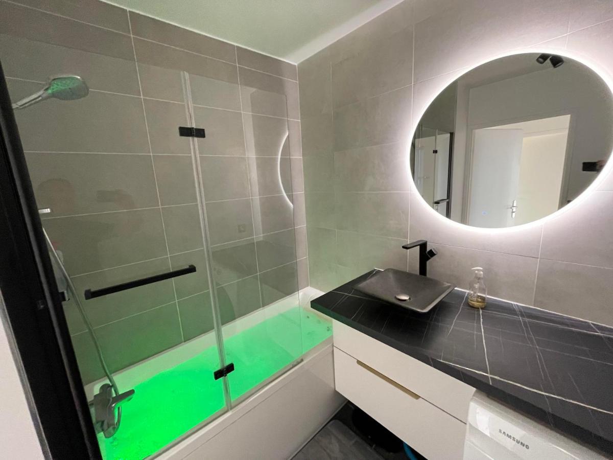 Charmant Logement Avec Jacuzzi Mantes-la-Jolie Exterior photo